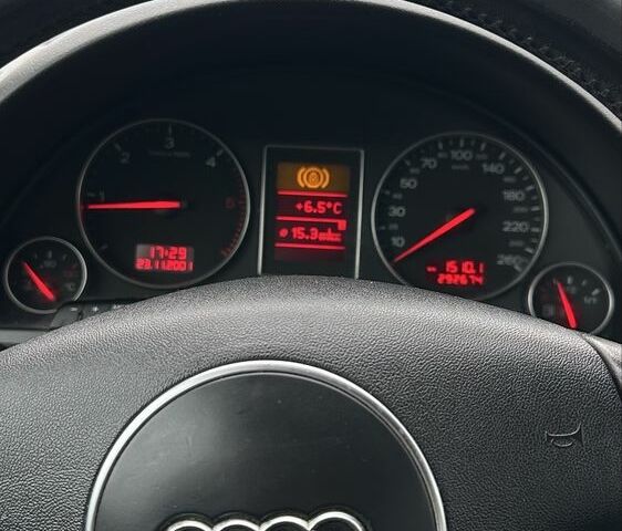 Синий Ауди А4, объемом двигателя 2.5 л и пробегом 290 тыс. км за 2400 $, фото 7 на Automoto.ua