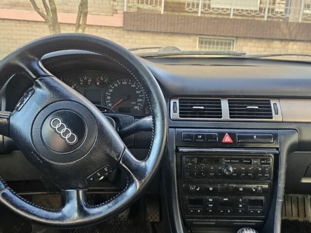 Синий Ауди А4, объемом двигателя 2.5 л и пробегом 356 тыс. км за 1500 $, фото 6 на Automoto.ua