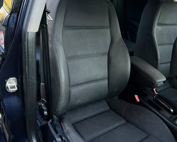 Синій Ауді А4, об'ємом двигуна 1.9 л та пробігом 331 тис. км за 4550 $, фото 22 на Automoto.ua