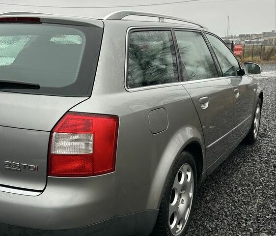 Синий Ауди А4, объемом двигателя 2.5 л и пробегом 290 тыс. км за 2400 $, фото 4 на Automoto.ua