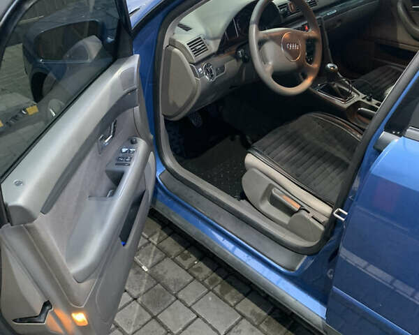 Синій Ауді А4, об'ємом двигуна 2.5 л та пробігом 300 тис. км за 4650 $, фото 11 на Automoto.ua