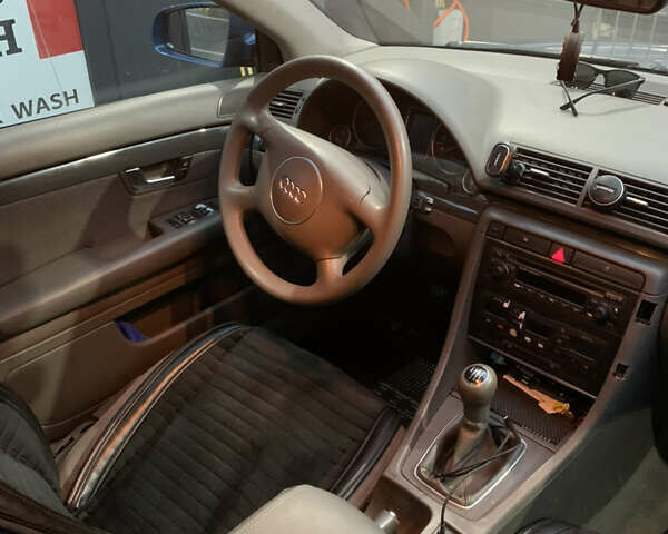 Синій Ауді А4, об'ємом двигуна 2.5 л та пробігом 300 тис. км за 4650 $, фото 23 на Automoto.ua