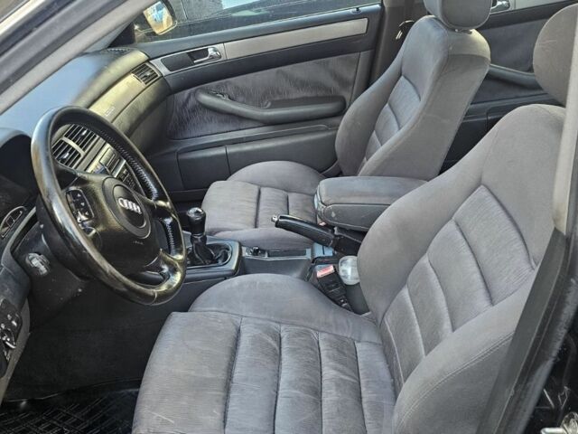 Синий Ауди А4, объемом двигателя 2.5 л и пробегом 356 тыс. км за 1500 $, фото 2 на Automoto.ua