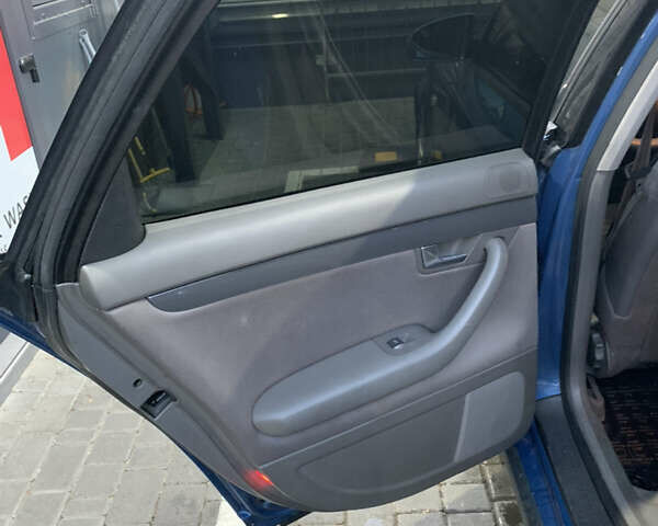 Синій Ауді А4, об'ємом двигуна 2.5 л та пробігом 300 тис. км за 4650 $, фото 13 на Automoto.ua