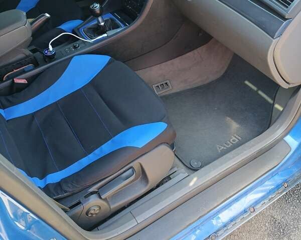 Синий Ауди А4, объемом двигателя 2.5 л и пробегом 410 тыс. км за 5000 $, фото 4 на Automoto.ua