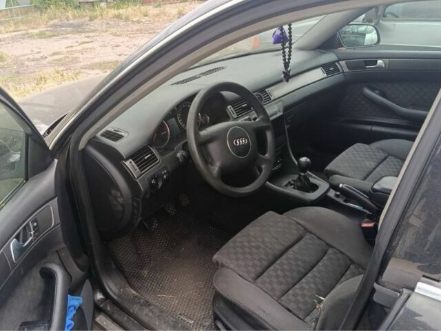 Синій Ауді А4, об'ємом двигуна 2.5 л та пробігом 333 тис. км за 2200 $, фото 3 на Automoto.ua
