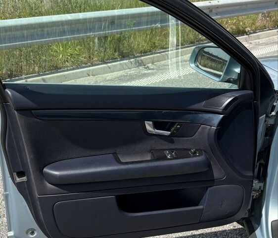 Синий Ауди А4, объемом двигателя 2 л и пробегом 290 тыс. км за 4000 $, фото 5 на Automoto.ua