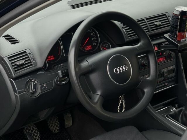 Синій Ауді А4, об'ємом двигуна 2 л та пробігом 202 тис. км за 4300 $, фото 13 на Automoto.ua