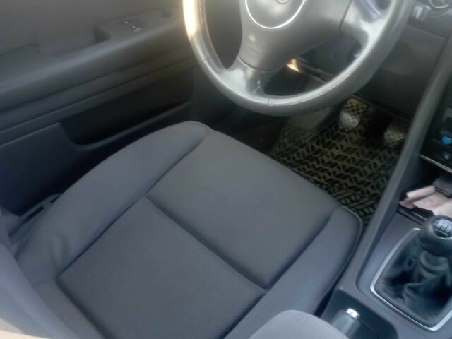 Синий Ауди А4, объемом двигателя 1.6 л и пробегом 315 тыс. км за 2900 $, фото 1 на Automoto.ua