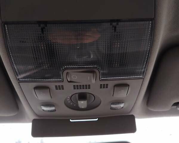 Синій Ауді А4, об'ємом двигуна 1.6 л та пробігом 189 тис. км за 4999 $, фото 24 на Automoto.ua