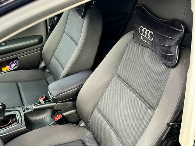 Синий Ауди А4, объемом двигателя 1.6 л и пробегом 324 тыс. км за 5100 $, фото 7 на Automoto.ua