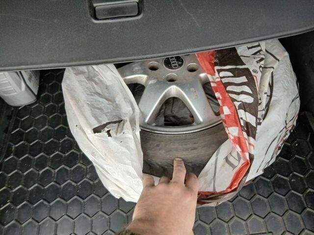 Синий Ауди А4, объемом двигателя 2 л и пробегом 333 тыс. км за 4900 $, фото 12 на Automoto.ua