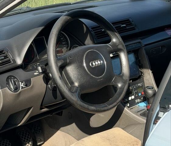 Синий Ауди А4, объемом двигателя 1.9 л и пробегом 396 тыс. км за 1750 $, фото 9 на Automoto.ua