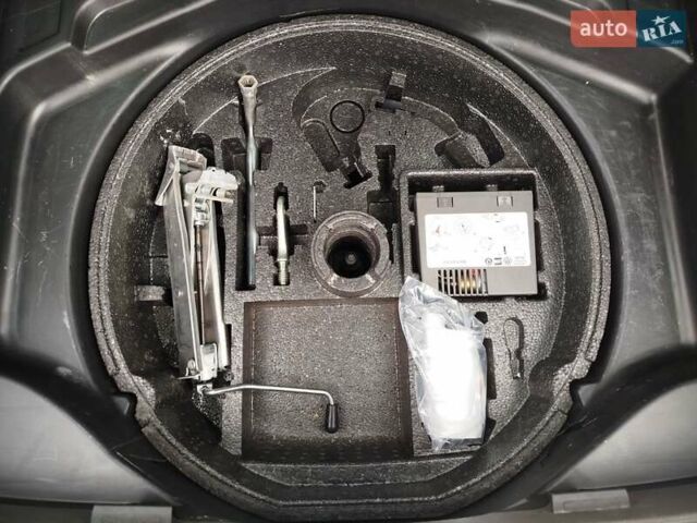 Синій Ауді А4, об'ємом двигуна 1.6 л та пробігом 189 тис. км за 4999 $, фото 32 на Automoto.ua