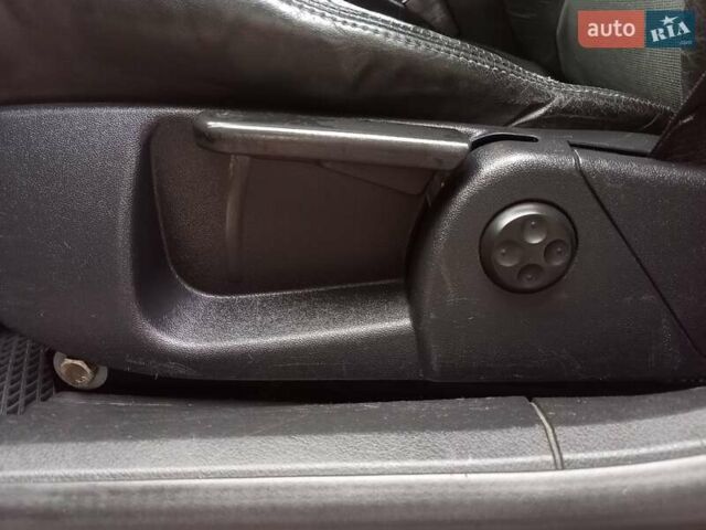 Синий Ауди А4, объемом двигателя 2.5 л и пробегом 328 тыс. км за 3500 $, фото 23 на Automoto.ua