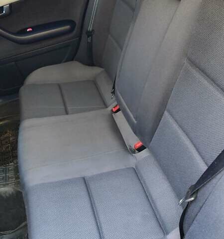 Синий Ауди А4, объемом двигателя 1.9 л и пробегом 200 тыс. км за 5500 $, фото 3 на Automoto.ua