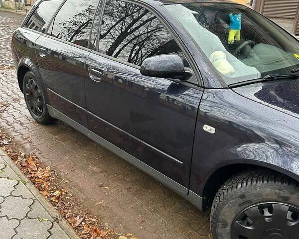 Синий Ауди А4, объемом двигателя 2 л и пробегом 267 тыс. км за 5500 $, фото 1 на Automoto.ua