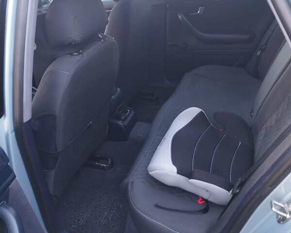 Синий Ауди А4, объемом двигателя 1.6 л и пробегом 318 тыс. км за 4500 $, фото 3 на Automoto.ua
