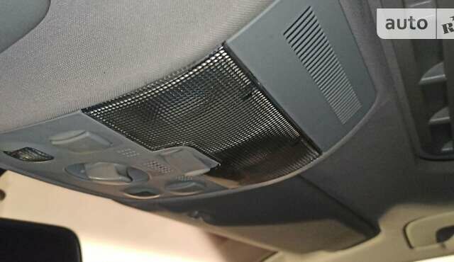 Синий Ауди А4, объемом двигателя 2.5 л и пробегом 342 тыс. км за 4800 $, фото 7 на Automoto.ua