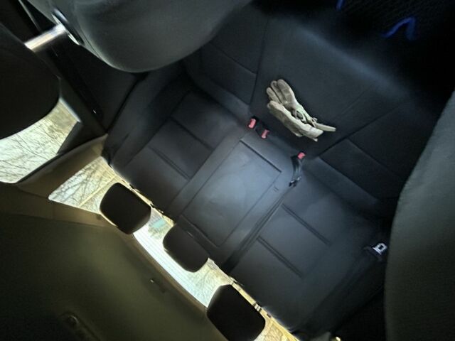 Синий Ауди А4, объемом двигателя 2.5 л и пробегом 300 тыс. км за 4300 $, фото 4 на Automoto.ua