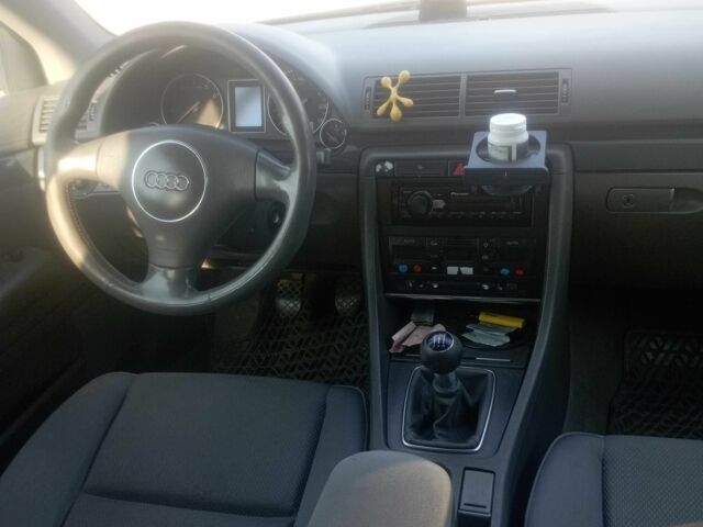 Синий Ауди А4, объемом двигателя 1.6 л и пробегом 315 тыс. км за 2900 $, фото 2 на Automoto.ua