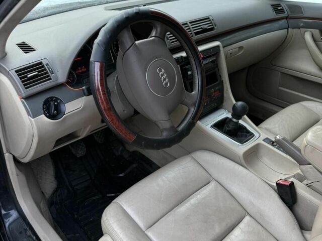 Синий Ауди А4, объемом двигателя 2 л и пробегом 350 тыс. км за 2600 $, фото 1 на Automoto.ua