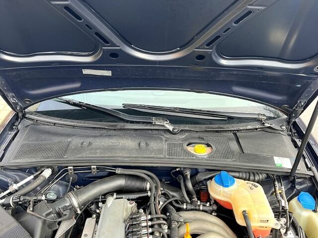 Синий Ауди А4, объемом двигателя 1.6 л и пробегом 324 тыс. км за 5100 $, фото 12 на Automoto.ua