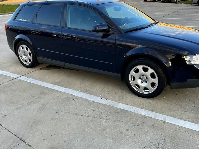 Синий Ауди А4, объемом двигателя 1.6 л и пробегом 324 тыс. км за 5100 $, фото 1 на Automoto.ua