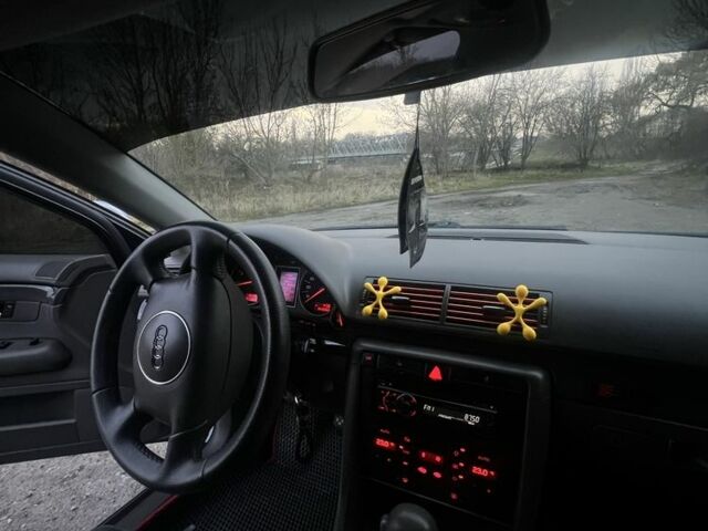 Синий Ауди А4, объемом двигателя 1.8 л и пробегом 350 тыс. км за 4999 $, фото 7 на Automoto.ua