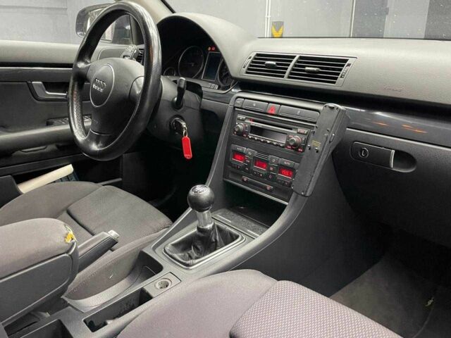 Синий Ауди А4, объемом двигателя 2.5 л и пробегом 294 тыс. км за 5400 $, фото 10 на Automoto.ua