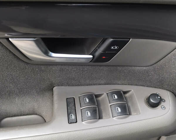 Синий Ауди А4, объемом двигателя 1.6 л и пробегом 187 тыс. км за 5999 $, фото 10 на Automoto.ua