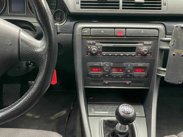 Синий Ауди А4, объемом двигателя 2.5 л и пробегом 294 тыс. км за 5400 $, фото 14 на Automoto.ua