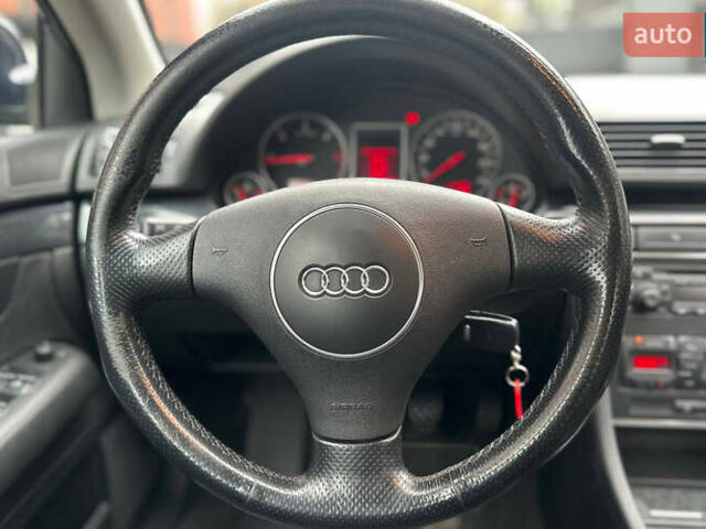 Синий Ауди А4, объемом двигателя 2.5 л и пробегом 294 тыс. км за 5400 $, фото 9 на Automoto.ua