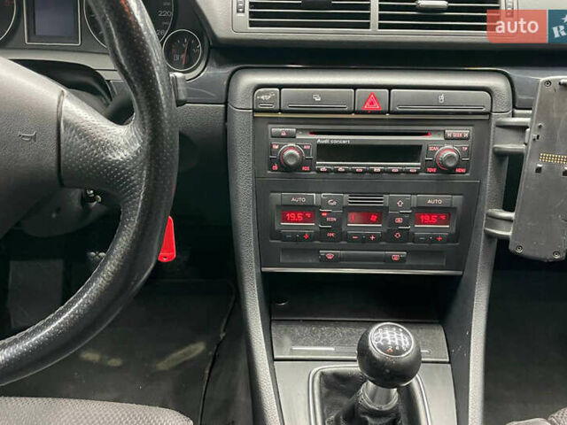 Синій Ауді А4, об'ємом двигуна 2.5 л та пробігом 294 тис. км за 5400 $, фото 14 на Automoto.ua