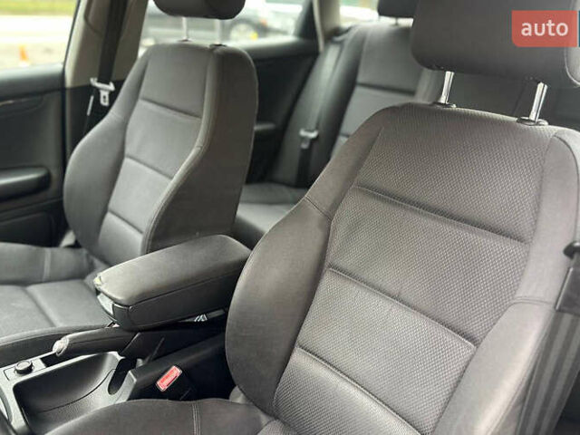 Синий Ауди А4, объемом двигателя 2.5 л и пробегом 294 тыс. км за 5400 $, фото 8 на Automoto.ua