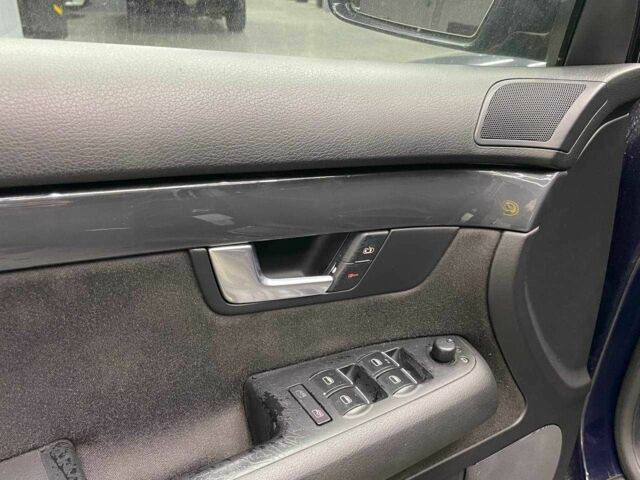 Синий Ауди А4, объемом двигателя 2.5 л и пробегом 294 тыс. км за 5400 $, фото 6 на Automoto.ua