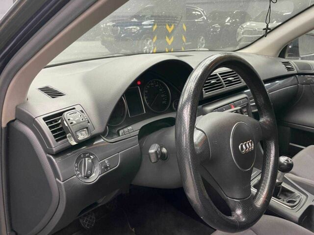 Синий Ауди А4, объемом двигателя 2.5 л и пробегом 294 тыс. км за 5400 $, фото 7 на Automoto.ua