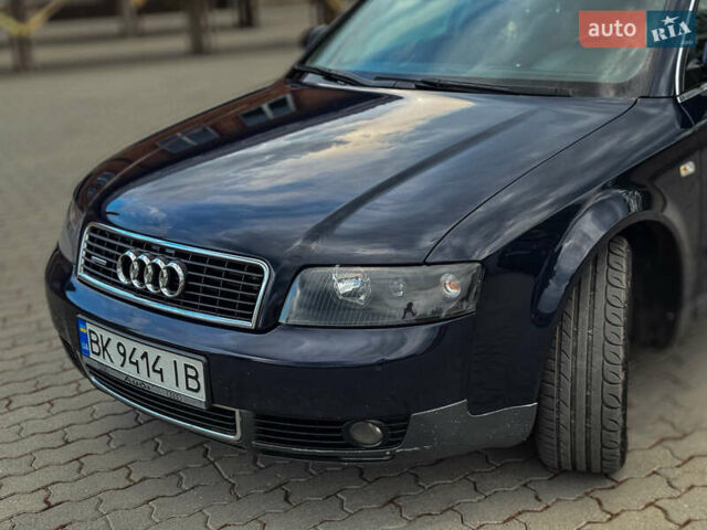Синий Ауди А4, объемом двигателя 2.5 л и пробегом 335 тыс. км за 5950 $, фото 19 на Automoto.ua