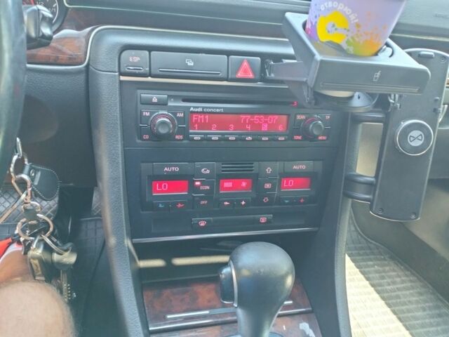 Ауди А4 2005 в Ивано-Франковске на Automoto.ua Синий Ауди А4, объемом двигателя 0 л и пробегом 220 тыс. км за 6400 $, фото 3 на Automoto.ua