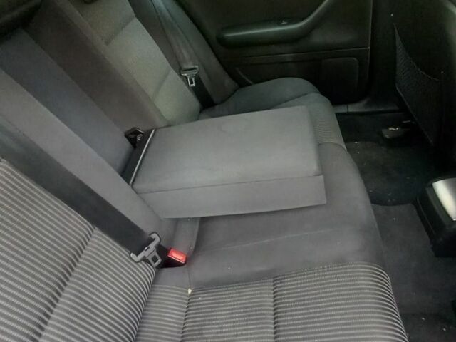 Синий Ауди А4, объемом двигателя 2 л и пробегом 313 тыс. км за 3300 $, фото 12 на Automoto.ua