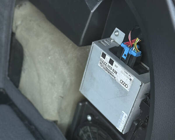 Синий Ауди А4, объемом двигателя 2.5 л и пробегом 231 тыс. км за 6800 $, фото 22 на Automoto.ua