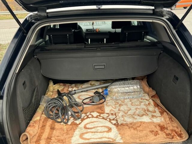 Ауди А4 2005 в Хусте на Automoto.ua Синий Ауди А4, объемом двигателя 2.5 л и пробегом 350 тыс. км за 5500 $, фото 8 на Automoto.ua