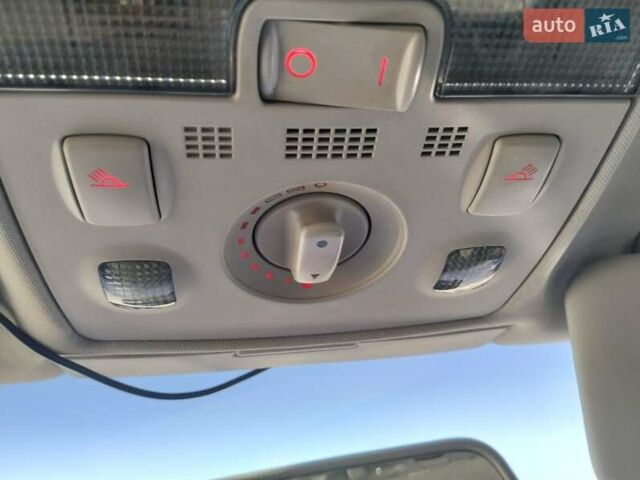 Синий Ауди А4, объемом двигателя 2.5 л и пробегом 221 тыс. км за 5999 $, фото 12 на Automoto.ua