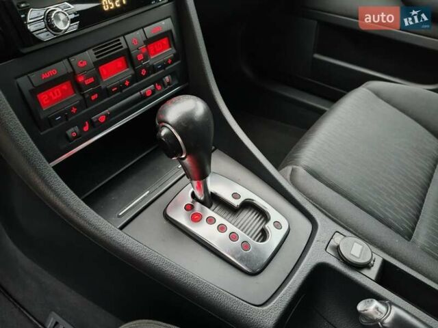 Синій Ауді А4, об'ємом двигуна 2 л та пробігом 235 тис. км за 6450 $, фото 16 на Automoto.ua