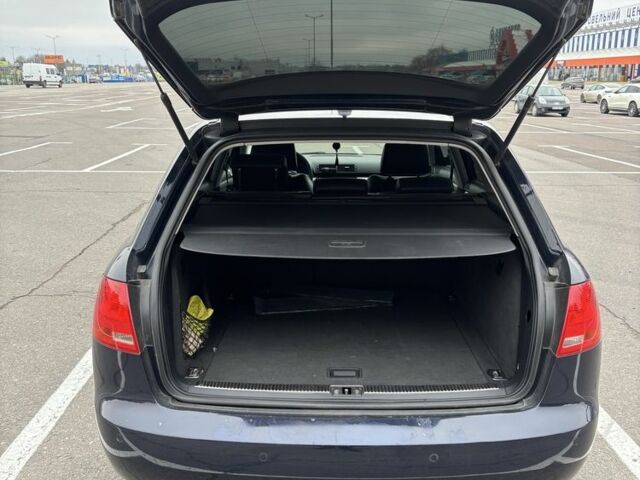 Синій Ауді А4, об'ємом двигуна 2 л та пробігом 296 тис. км за 6500 $, фото 6 на Automoto.ua