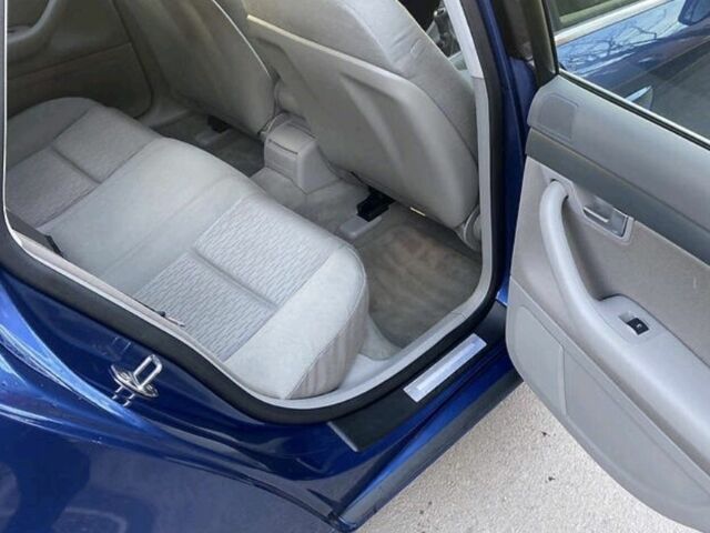 Синій Ауді А4, об'ємом двигуна 1.6 л та пробігом 248 тис. км за 5500 $, фото 5 на Automoto.ua