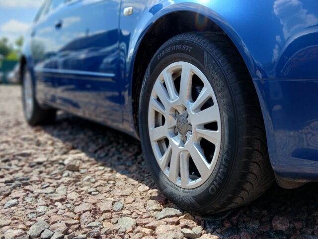 Синій Ауді А4, об'ємом двигуна 1.6 л та пробігом 251 тис. км за 6000 $, фото 9 на Automoto.ua