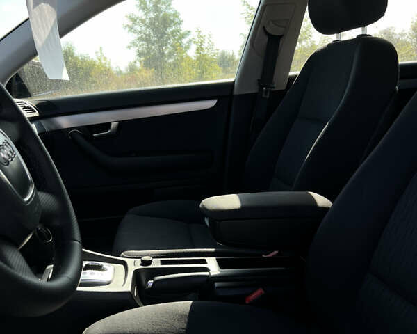 Синий Ауди А4, объемом двигателя 2 л и пробегом 250 тыс. км за 6900 $, фото 5 на Automoto.ua