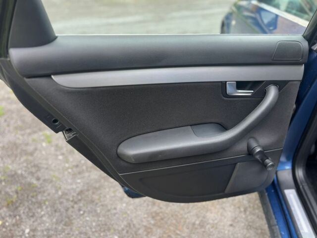 Синій Ауді А4, об'ємом двигуна 2 л та пробігом 290 тис. км за 6850 $, фото 11 на Automoto.ua