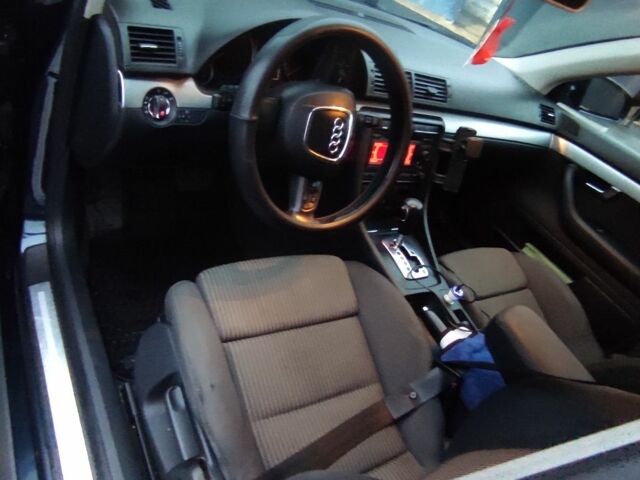 Синій Ауді А4, об'ємом двигуна 2 л та пробігом 320 тис. км за 3813 $, фото 7 на Automoto.ua